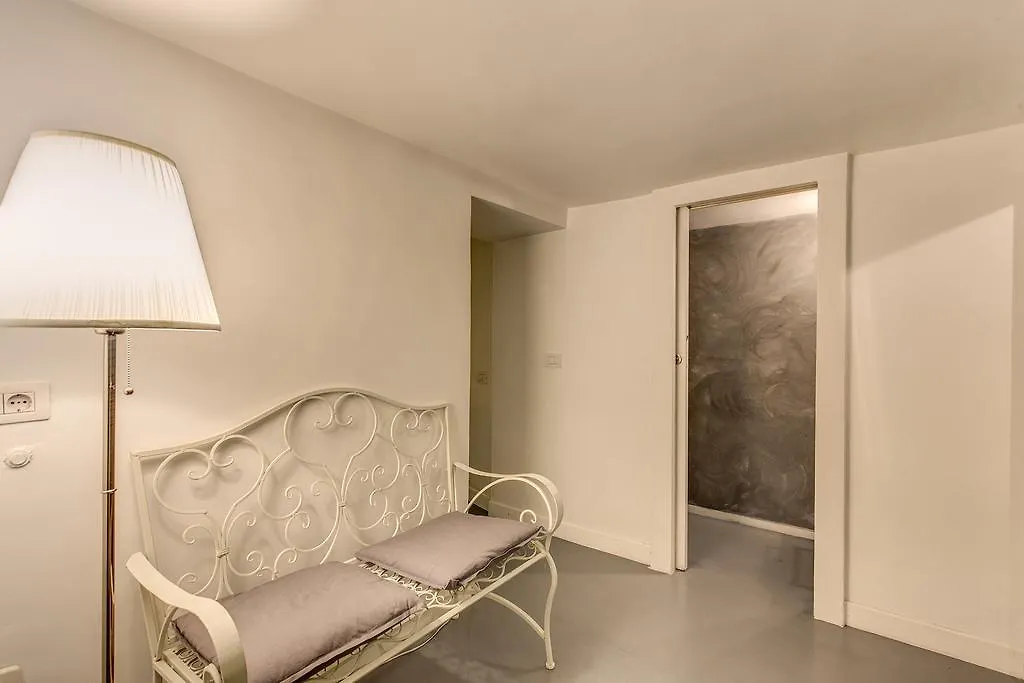 Vicolo Delle Grotte House Apartment Rome